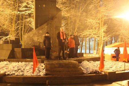 Новгородские коммунисты провели митинг в честь годовщины Великого Октября 