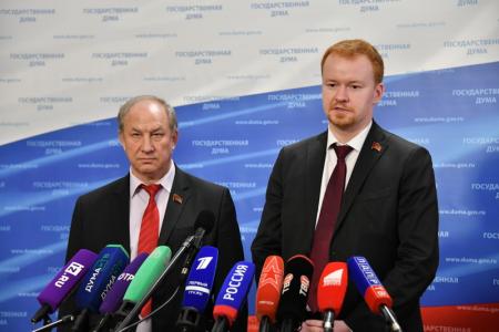 «Не может быть единства там, где есть огромное социальное расслоение». В.Ф. Рашкин и Д.А. Парфенов выступили перед журналистами в Госдуме