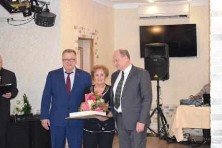 Московская область. Александр Наумов проверил обустройство тротуаров в деревне Образцово и поздравил женсовет «Добродея» с юбилеем