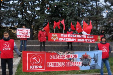 В Чувашии прошли митинги в честь 102-й годовщины Великого Октября