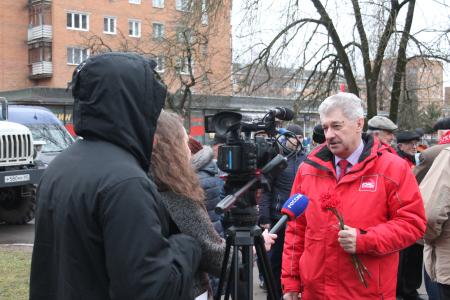 Псков. Под Красным Знаменем Октября!