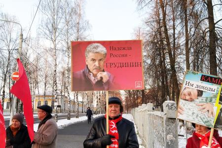 Удмуртская Республика. Коммунисты Ижевска провели пикет в поддержку П.Н. Грудинина перед зданием республиканского парламента