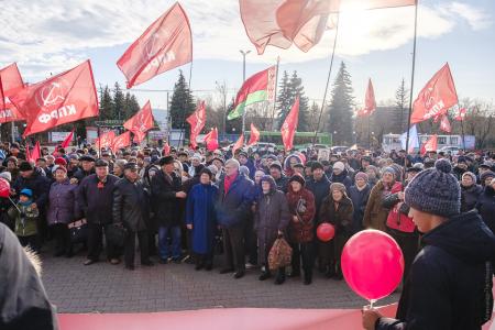 Красноярские коммунисты ярко отметили 102-ю годовщину Великого Октября