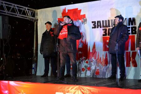 Новосибирские коммунисты потребовали сделать 7 ноября государственным праздником