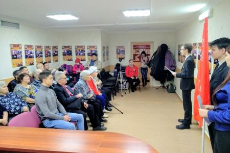 Курганские коммунисты и комсомольцы подготовили фотовыставку о советских полководцах