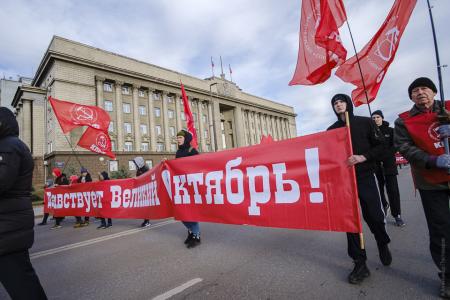 Красноярские коммунисты ярко отметили 102-ю годовщину Великого Октября