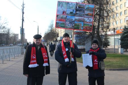 Псковские коммунисты провели акцию в защиту Павла Грудинина
