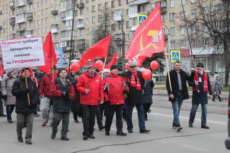 Псков. Под Красным Знаменем Октября!