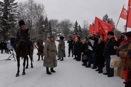 В центре Новосибирска воссоздали освобождение города от Колчака 