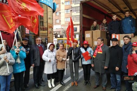 Новогодние подарки детям Луганска и Донецка от ставропольских коммунистов и комсомольцев