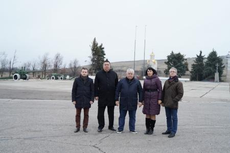 Делегация КПРФ во главе с К.К. Тайсаевым в преддверии Нового года посетила Донецкую и Луганскую республики