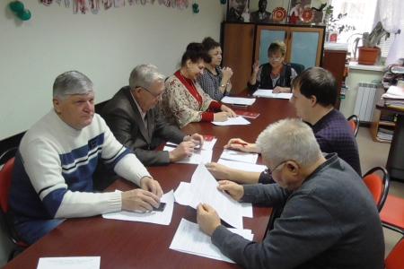 Саратовские коммунисты провели заседание бюро Саратовского обкома КПРФ и пикеты против бюджета вымирания