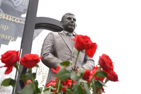 Делегация КПРФ во главе с К.К. Тайсаевым в преддверии Нового года посетила Донецкую и Луганскую республики