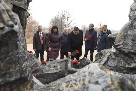 Делегация КПРФ во главе с К.К. Тайсаевым в преддверии Нового года посетила Донецкую и Луганскую республики