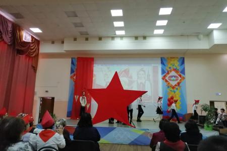 В Якутии прошла торжественная линейка, посвященная 95-летию пионерской организации