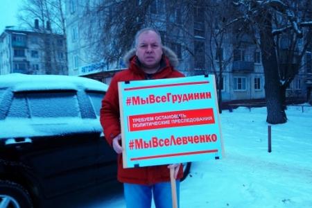 В Омске продолжаются акции в поддержку Сергея Левченко и Павла Грудинина