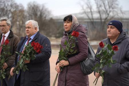Делегация КПРФ во главе с К.К. Тайсаевым в преддверии Нового года посетила Донецкую и Луганскую республики