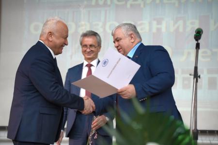 Делегация КПРФ во главе с К.К. Тайсаевым в преддверии Нового года посетила Донецкую и Луганскую республики