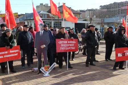Не простим путинской власти гонений на Левченко и Грудинина! Митинг в центре столицы Карачаево-Черкесии