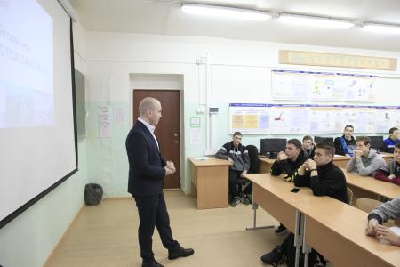 Депутаты фракции КПРФ в Собрании депутатов Ненецкого автономного округа провели парламентский урок в Ненецком профессиональном училище