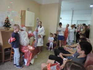 Севастопольские коммунисты поздравили маленьких пациентов городской больницы №5 с наступающим Новым годом