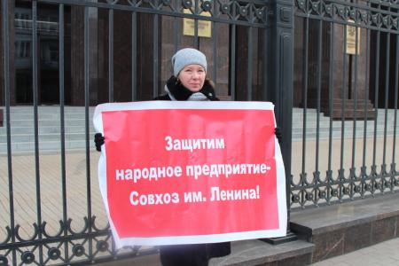В Челябинске продолжаются одиночные пикеты против преследования руководителей-коммунистов