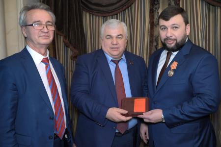 Делегация КПРФ во главе с К.К. Тайсаевым в преддверии Нового года посетила Донецкую и Луганскую республики