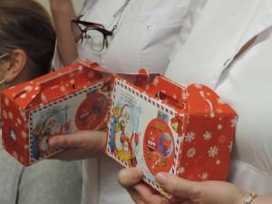 Севастопольские коммунисты поздравили маленьких пациентов городской больницы №5 с наступающим Новым годом