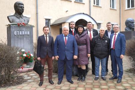 Делегация КПРФ во главе с К.К. Тайсаевым в преддверии Нового года посетила Донецкую и Луганскую республики