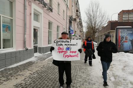 Барнаульские коммунисты уже третью неделю проводят одиночные пикеты солидарности в поддержку Павла Грудинина и коллектива подмосковного совхоза имени Ленина