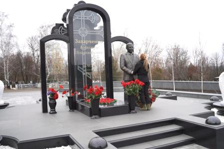 Делегация КПРФ во главе с К.К. Тайсаевым в преддверии Нового года посетила Донецкую и Луганскую республики
