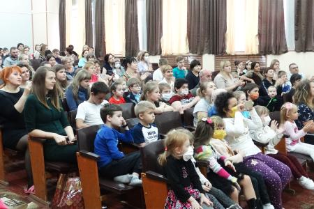 Курская область. Н.Н. Иванов привез в детские больницы новогодние подарки