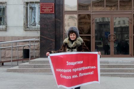 В Челябинске продолжаются одиночные пикеты против преследования руководителей-коммунистов