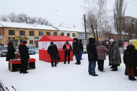 В Омске прошла серия массовых пикетов КПРФ 