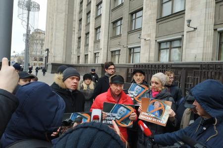 «Очищение от грязи начинаем с Москвы». Коммунисты провели акцию протеста против лживых журналистов 