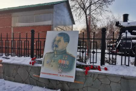 В Оренбурге прошло возложение цветов в честь 140-летия И.В. Сталина