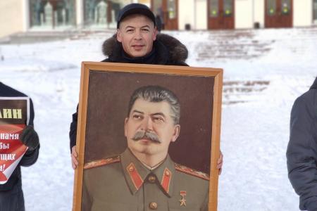 В Омске прошел пикет в честь 140-й годовщины со дня рождения И.В. Сталина