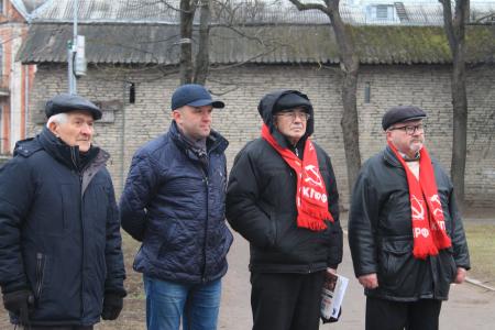 В Пскове прошел протестный митинг «За права трудового народа, за смену курса»