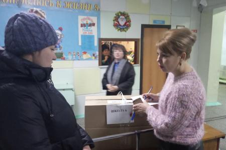 Забайкальский край. Депутаты-коммунисты закупили новогодние подарки для школьников