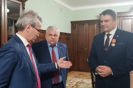 Делегация КПРФ во главе с К.К. Тайсаевым в преддверии Нового года посетила Донецкую и Луганскую республики