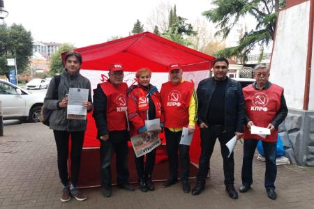 Краснодарский край. Активисты и сторонники КПРФ провели пикеты против произвола властей и в защиту преследуемых властями коммунистов