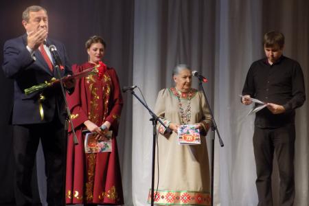Воронежские коммунисты поздравили с 50-летием фольклорный ансамбль «Желанушка»