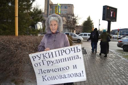 В Калмыкии прошли одиночные пикеты в защиту Левченко  и Грудинина