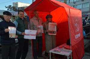 Севастополь. КПРФ организовала агитационные посты в защиту Грудинина и Левченко
