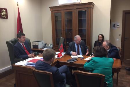 Депутаты фракции КПРФ в Мосгордуме встретились с главой Компартии ДНР Борисом Литвиновым