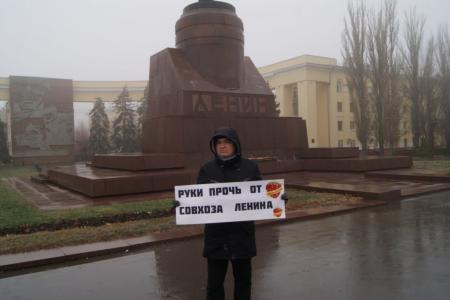 Коммунисты и комсомольцы Волгограда продолжают серию одиночных пикетов в защиту наших товарищей