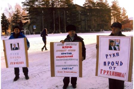 Пикеты в поддержку Грудинина и Левченко продолжаются по всей Новосибирской области