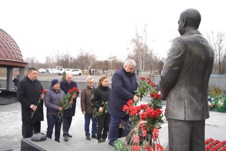 Делегация КПРФ во главе с К.К. Тайсаевым в преддверии Нового года посетила Донецкую и Луганскую республики