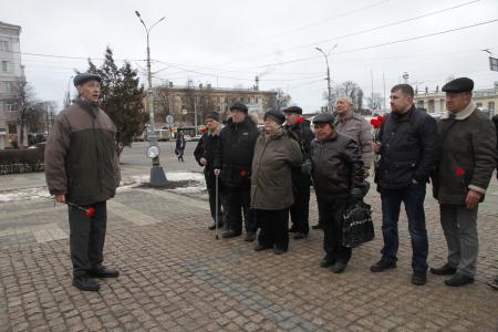 Воронежские коммунисты и комсоольцы провели автопробег в честь 77-й годовщины освобождения города
