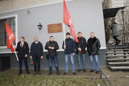 Воронежские коммунисты и комсоольцы провели автопробег в честь 77-й годовщины освобождения города